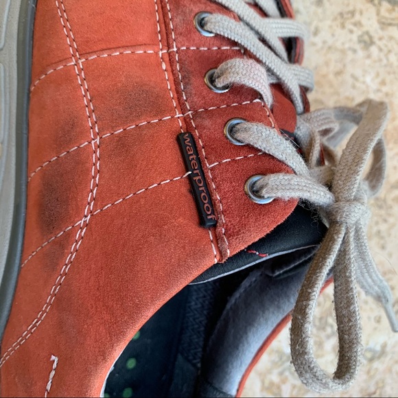 CLARKS Wavewalk Waterproof Sneakers 7M - Picture 8 of 8